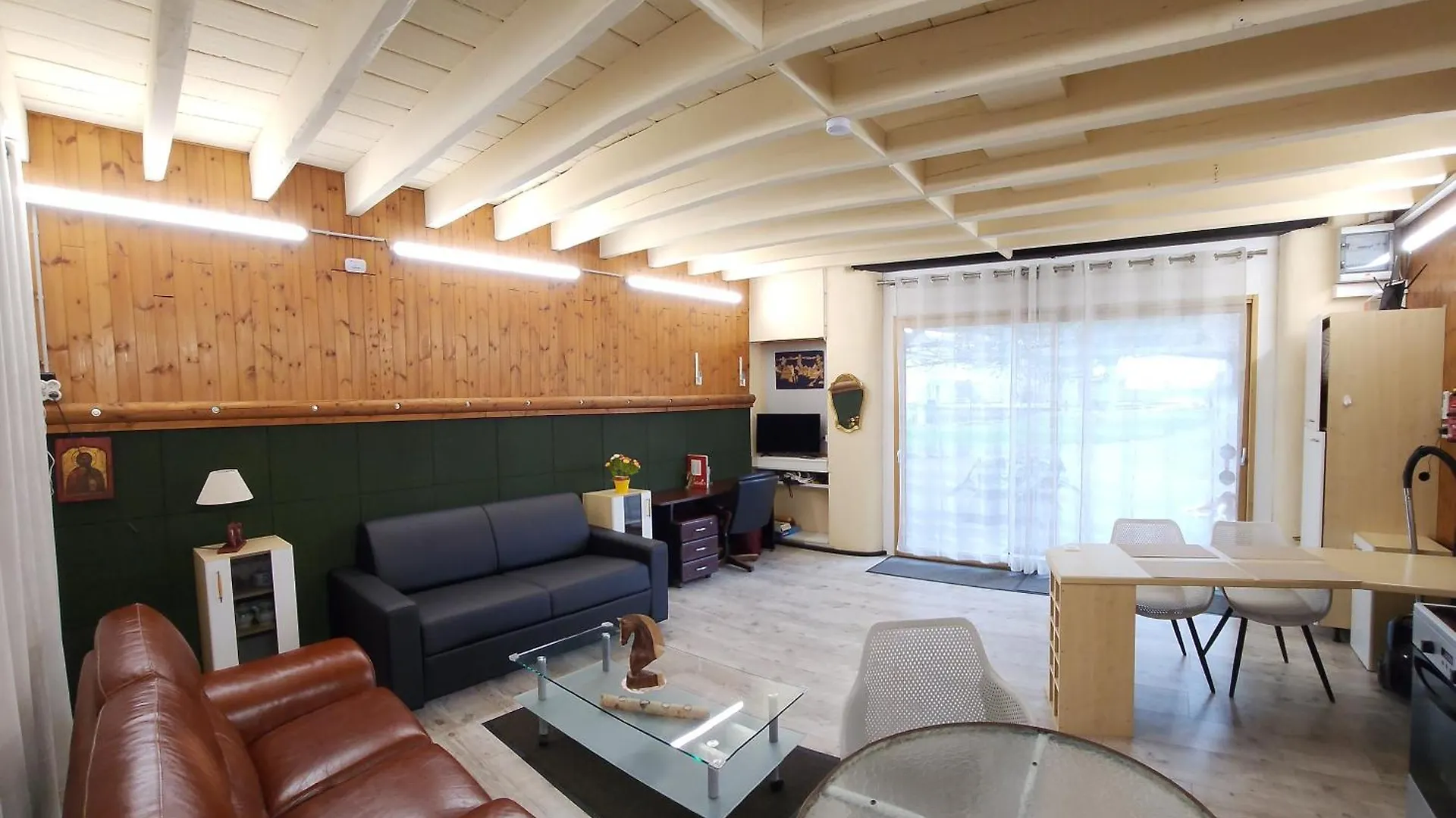 Holiday home Detendez-Vous A Montverdun